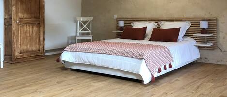 Iron/ironing board, free WiFi, bed sheets