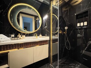 Bathroom - Qoople Legend 37 B19 - stylish 1-bedroom apartment in Alanya (Alanya)