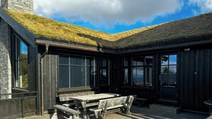 Outdoor dining - Family cabin with views of Jotunheimen (Øyer)