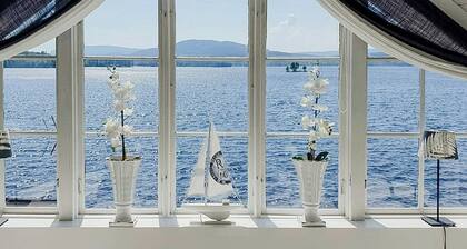 Rural house with panoramic view over Lake Hansa