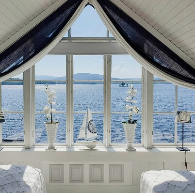 Rural house with panoramic view over Lake Hansa