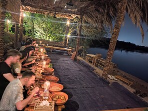 Outdoor dining - Nala Narty Nubian house and organic farm (ASWAN)