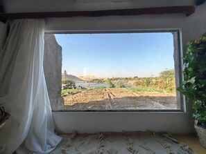Camera Deluxe, 1 letto king, bagno privato, vista fiume | Interni