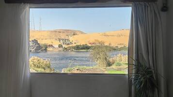 Deluxe Double or Twin Room, River View | Interior