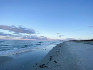 A beach with a clear sky and calm sea. - Beautiful setting by the sea with light and sky (Grenå)