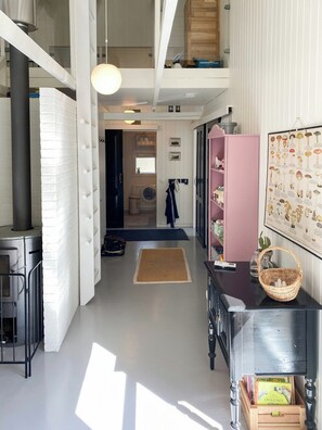 A modern interior with a kitchen area, a dining table, and a living space. - Personality in architect home near Spøttrup (Spøttrup)
