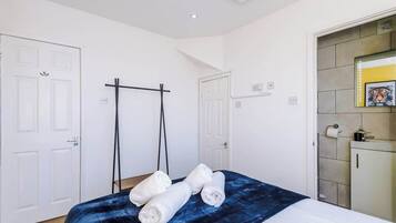 Iron/ironing board, travel cot, WiFi, bed sheets