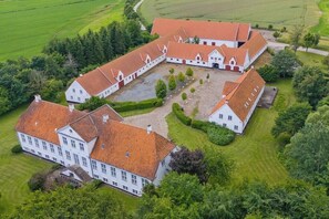 Exterior - Manor with soul between forest and lake on Funen (Ullerslev)
