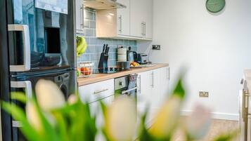 Fridge, microwave, stovetop, electric kettle