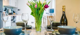 Comfortable 3BR Sleeps 6 | Contractor Stays