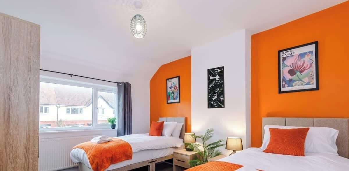 Iron/ironing board, travel crib, WiFi, bed sheets