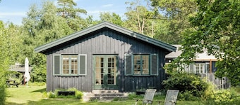 Maison de vacances avec grand terrain naturel Ă RĂžrvig