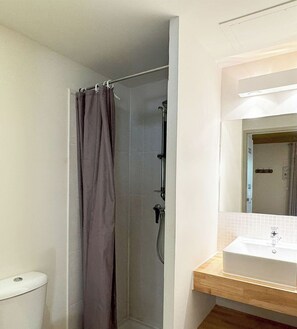 Towels, soap, shampoo, toilet paper