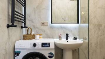 Economy Studio | Bathroom