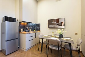 经济开间 | 私人厨房 | 微波炉、炉灶、厨具/餐具、餐桌