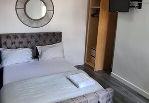 Room - Salford - House - Sleeps 4 - Parking (Salford)