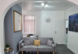 Living area - Salford - House - Sleeps 4 - Parking (Salford)