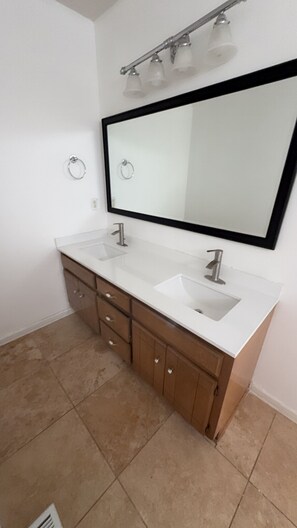 Bathroom - Beautiful 4-bedroom house with AC in welcoming Nashville and fenced in backyard (Nashville)