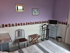 Room - Vrbo Property (Ambrières-les-Vallées)