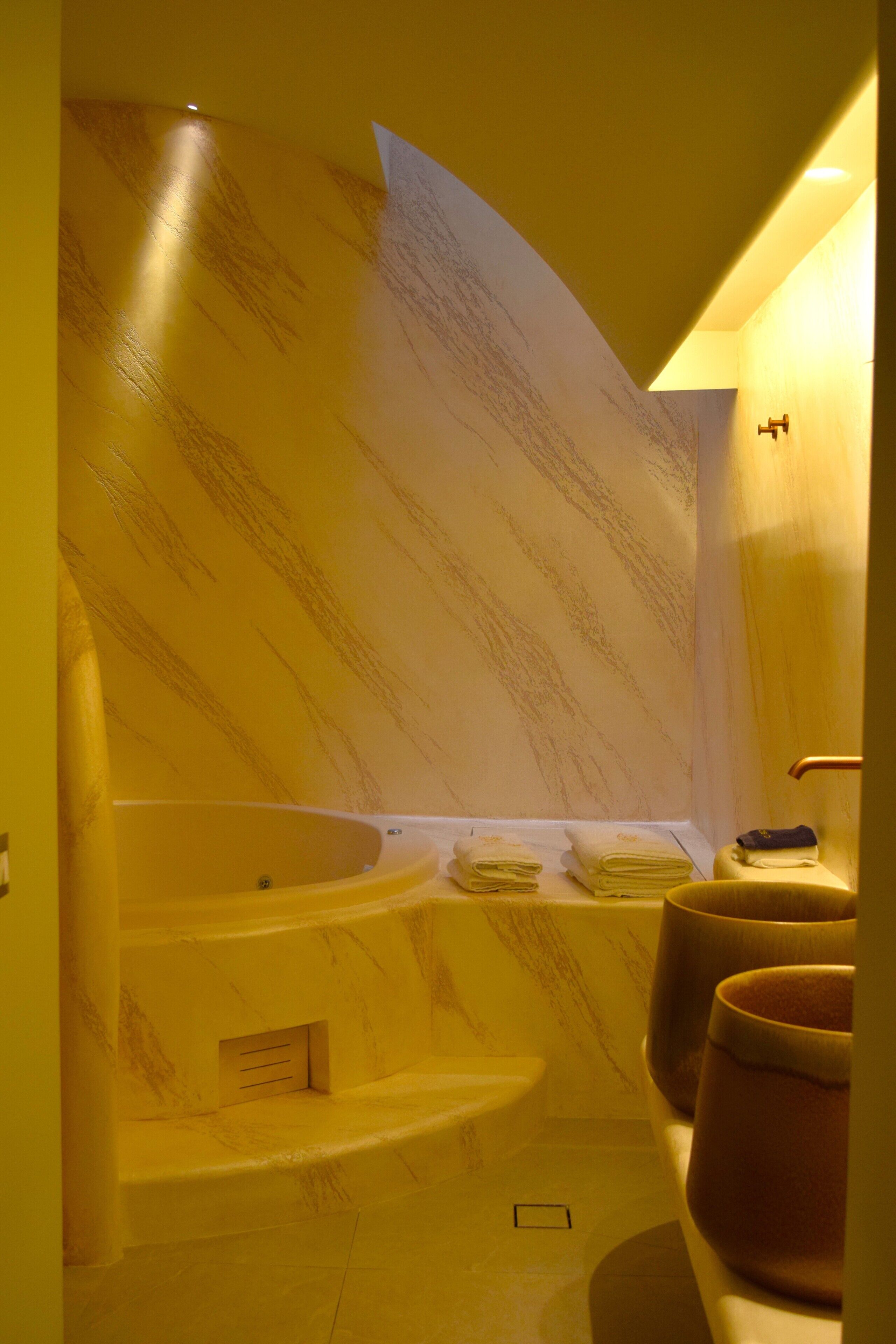 Superior Suite with Indoor Hot Tub | Spa