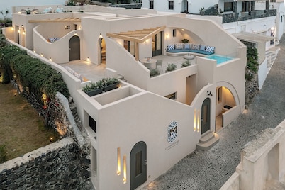 La Madeleine Suites Fira