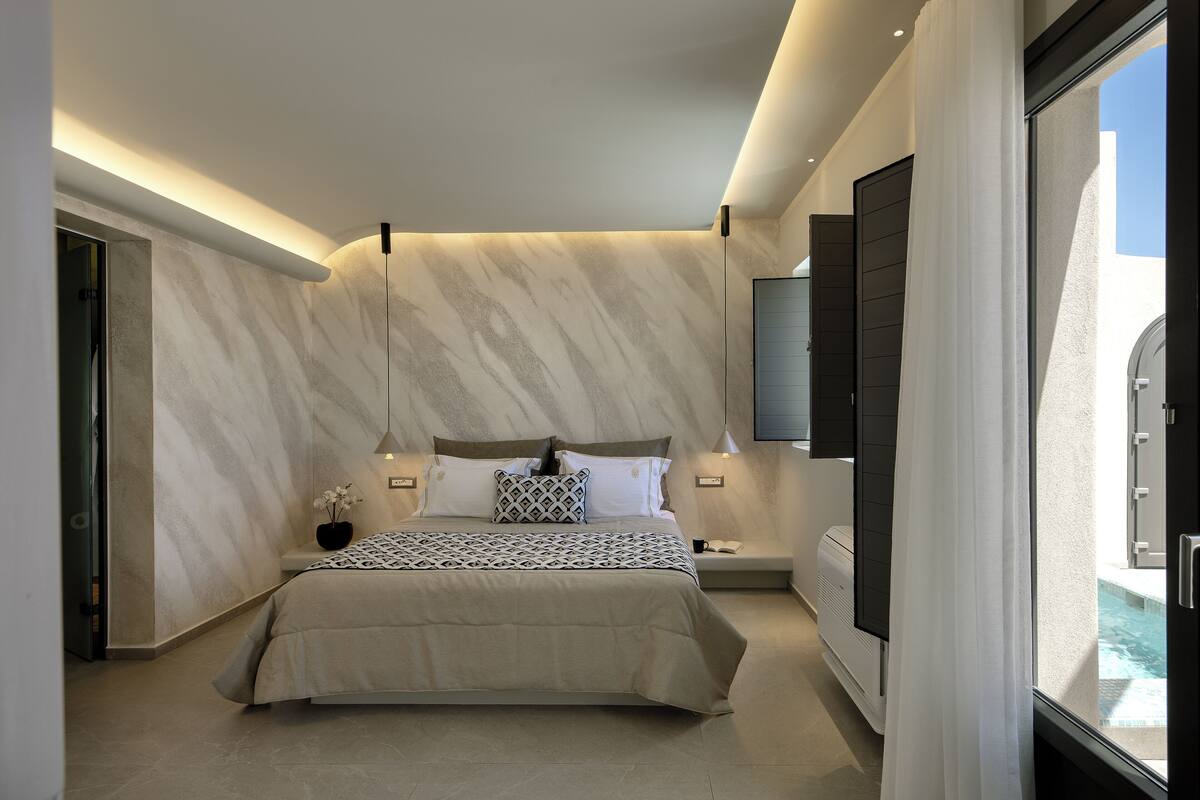 Premium Suite with Hot Tub | In-room safe, blackout drapes, iron/ironing board (on request)