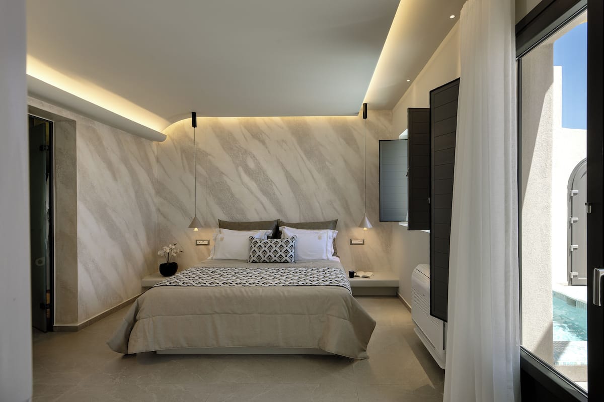 Premium Suite with Hot Tub | In-room safe, blackout drapes, iron/ironing board, free WiFi
