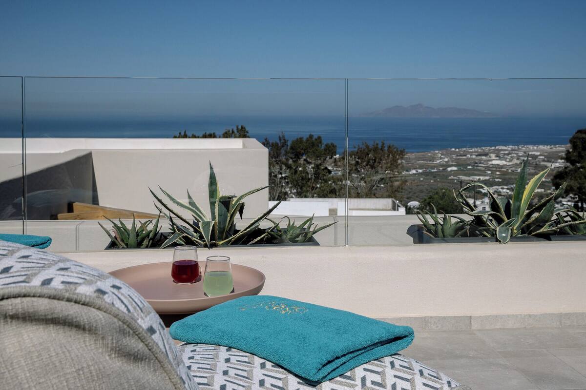 Junior Suite with Hot Tub | Terrace/patio