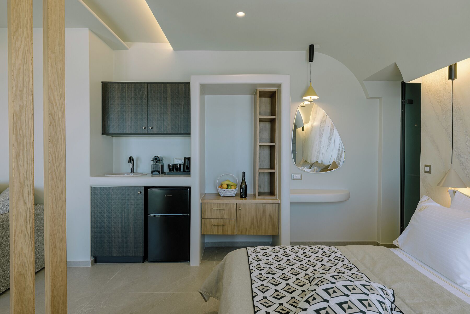 Deluxe Suite with Hot Tub | Een kluis op de kamer, verduisterende gordijnen