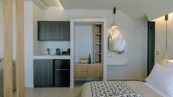 Deluxe Suite with Hot Tub | Een kluis op de kamer, verduisterende gordijnen