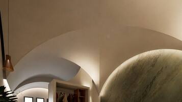 Superior Suite with Indoor Hot Tub | Tallelokero huoneessa, pimennysverhot, silitysrauta/-lauta