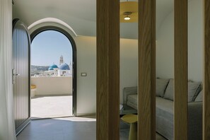 Deluxe Suite with Hot Tub | Interior - La Madeleine Suites Fira (Santorini)