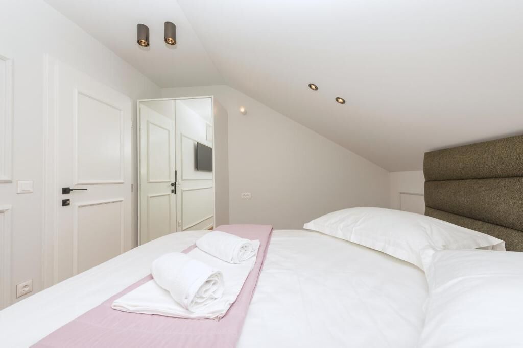 Deluxe Apartment, Balcony | Frette Italian sheets, premium bedding, blackout curtains