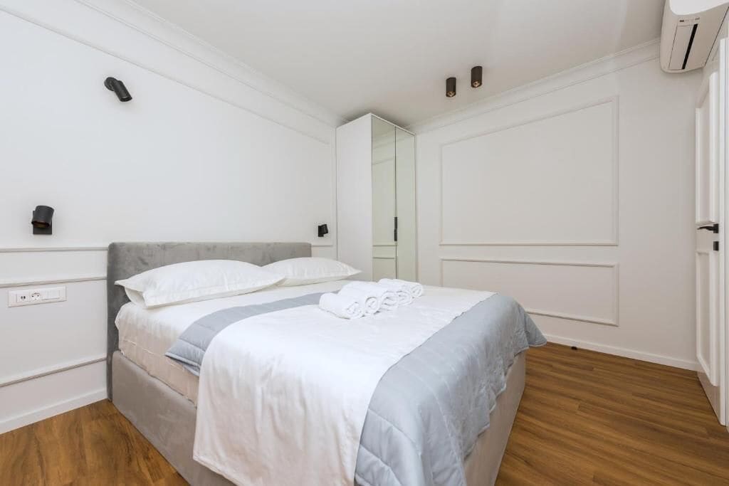Frette Italian sheets, premium bedding, blackout curtains