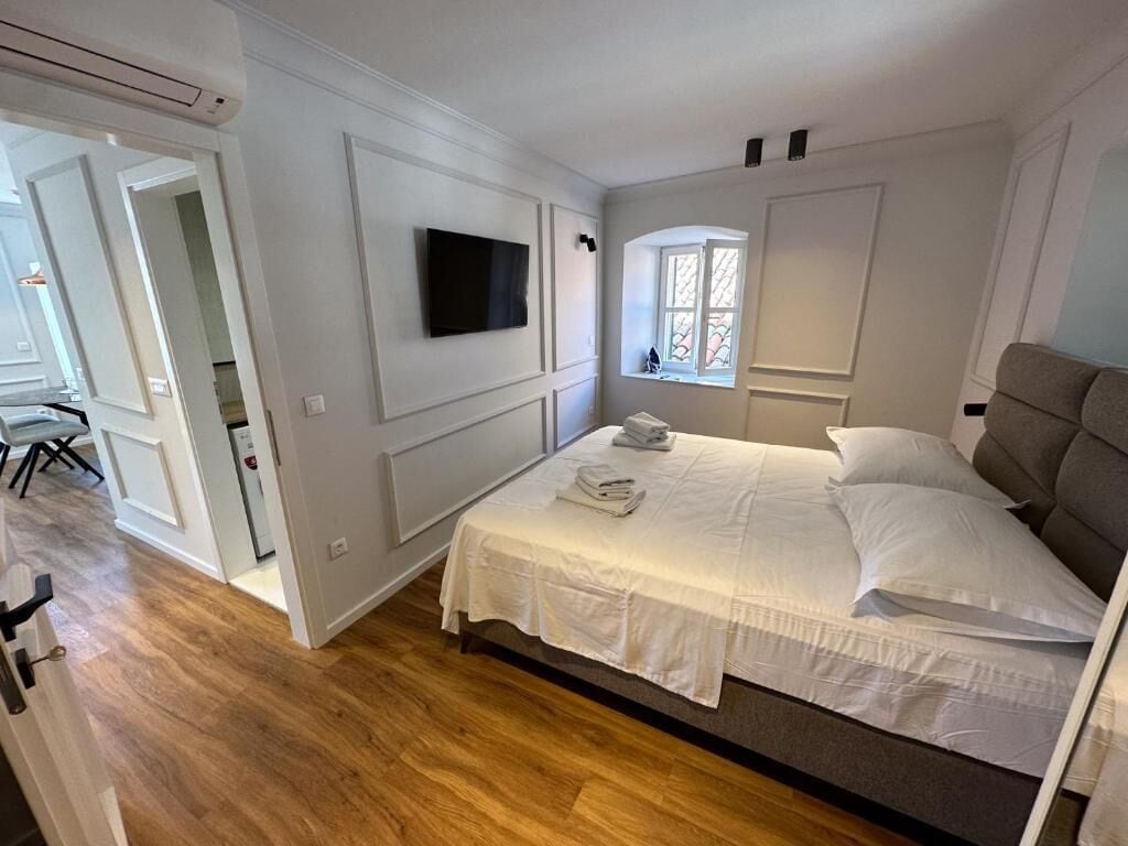 Apartment | Frette Italian sheets, premium bedding, blackout curtains
