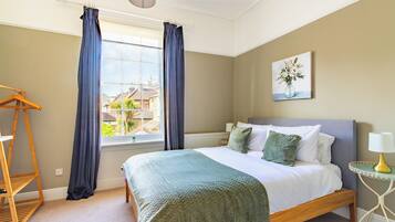 3 bedrooms, desk, iron/ironing board, free WiFi