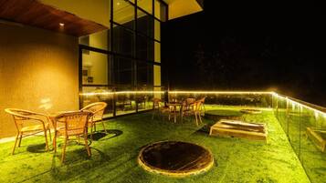 Bungalow, 6 Schlafzimmer, barrierefrei, eigener Pool | Speisen im Freien