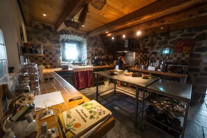 Fridge, microwave, oven, stovetop - Suchasson: Exceptional Gîte in Ardèche (Sagnes-et-Goudoulet)