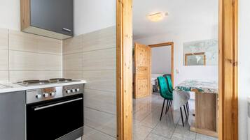 Fridge, stovetop, coffee/tea maker, electric kettle