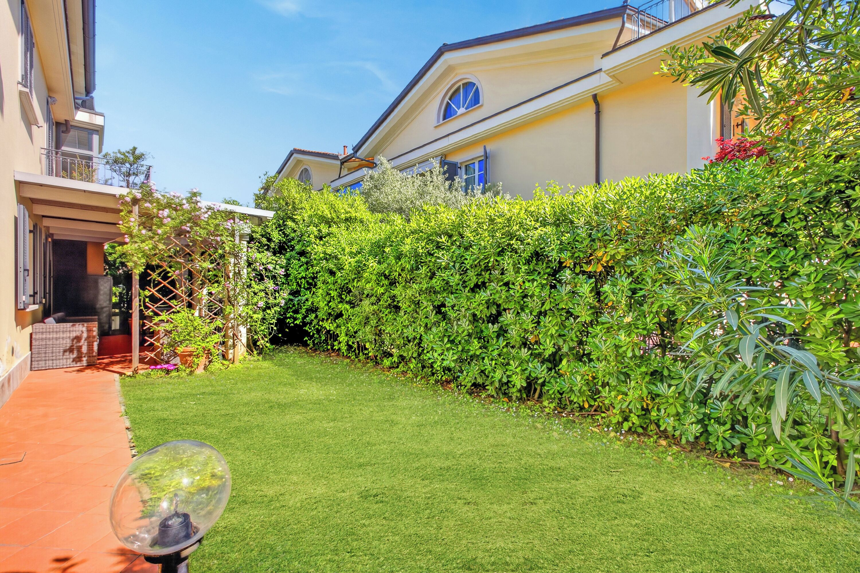 Family Apartment, 2 Bedrooms, Microwave (Maison Clélie with Garden - 200 M) | Property grounds