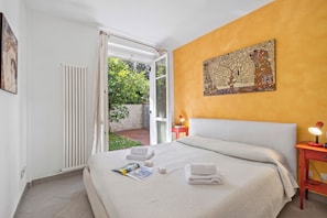 Family Apartment, 2 Bedrooms, Microwave (Maison Clélie - 200 M From Sea) | 2 bilik tidur, Wi-fi percuma, cadar katil 