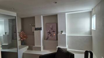 Apartment, 1 Bedroom, City View | Living room