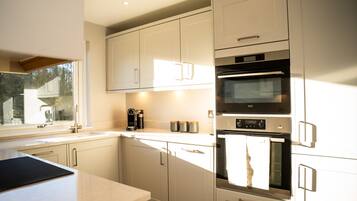 Apartment, 2 Bedrooms, Balcony | Private kitchen