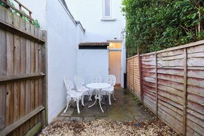 Apartment, Terrasse | Speisen im Freien