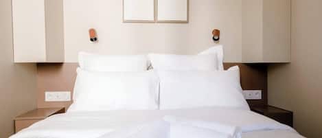 Iron/ironing board, WiFi, bed sheets