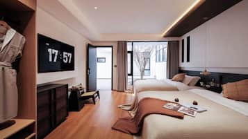 Classic Double or Twin Room | Desk, laptop workspace, free WiFi, bed sheets