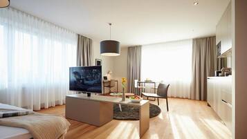 Superior Studio | Hypo-allergenic bedding, in-room safe, laptop workspace, soundproofing