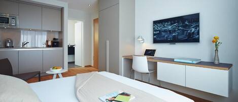 Studio | Hypo-allergenic bedding, in-room safe, laptop workspace, soundproofing