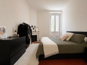 Iron/ironing board, Internet, bed sheets - Large Haussmann apartment - 5min from town center - 4 travelers (Cannes)