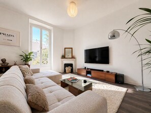 Living area - Large Haussmann apartment - 5min from town center - 4 travelers (Cannes)